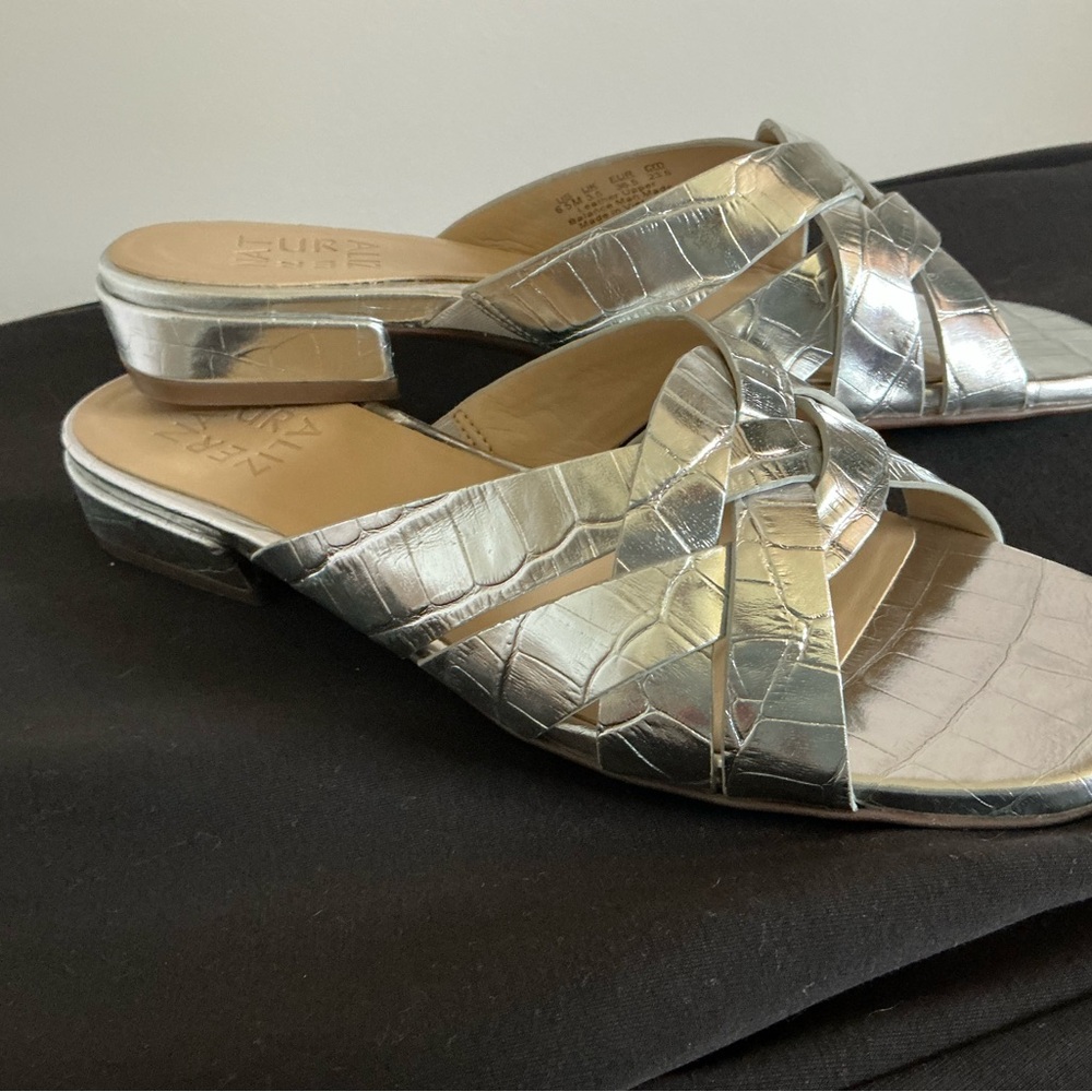 Naturalizer Silver Slip On Sandal, Size 6.5